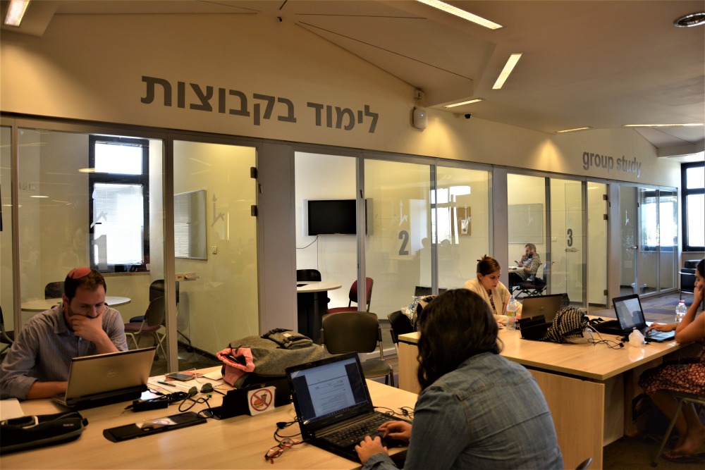 חדרי לימוד בקבוצות- ספריית הר הצופים